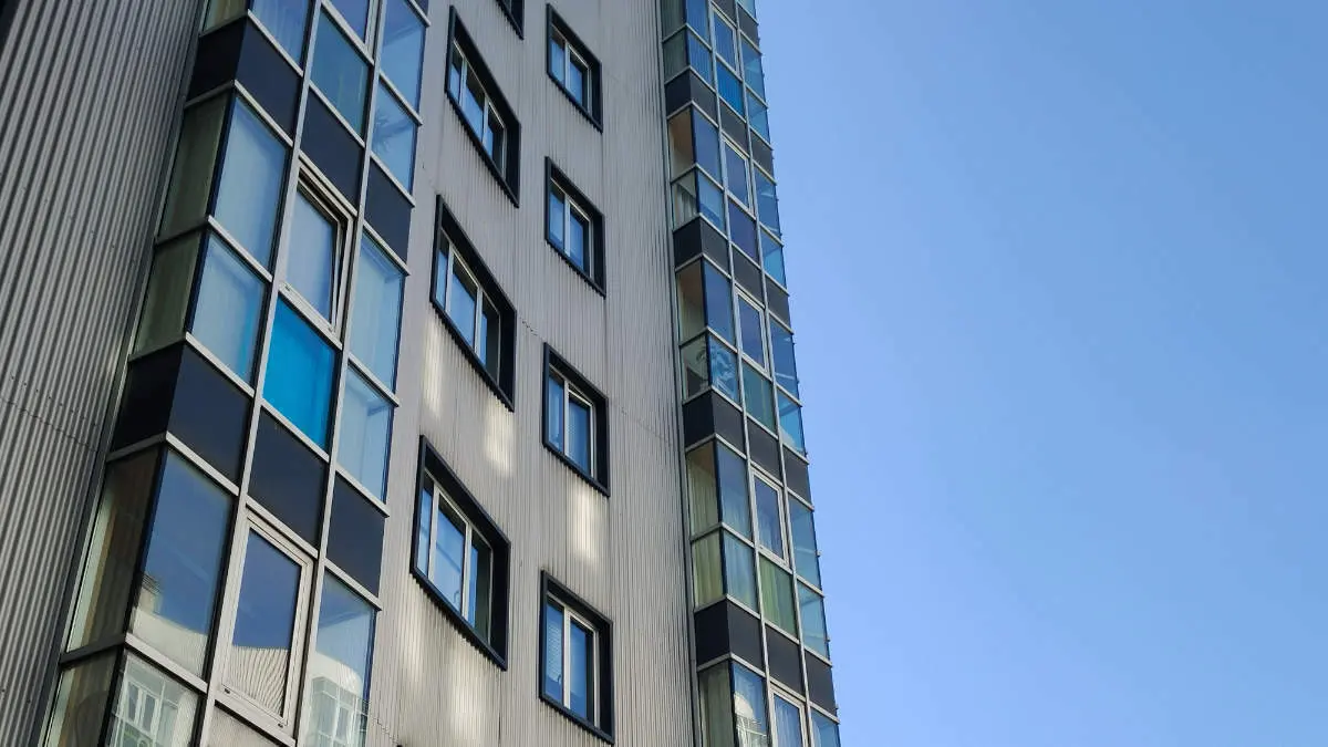 Edificio fachada de chapa